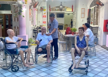 Chăm Sóc Người Già Toàn Thời Gian | Dịch Vụ 24/7 Uy Tín 