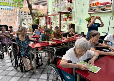 Trung tâm chăm sóc người già có bác sĩ trực 24/24