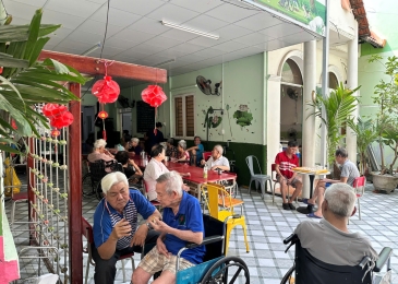 Trung Tâm Chăm Sóc Người Già TPHCM Uy Tín | Ngôi Nhà Ấm Áp