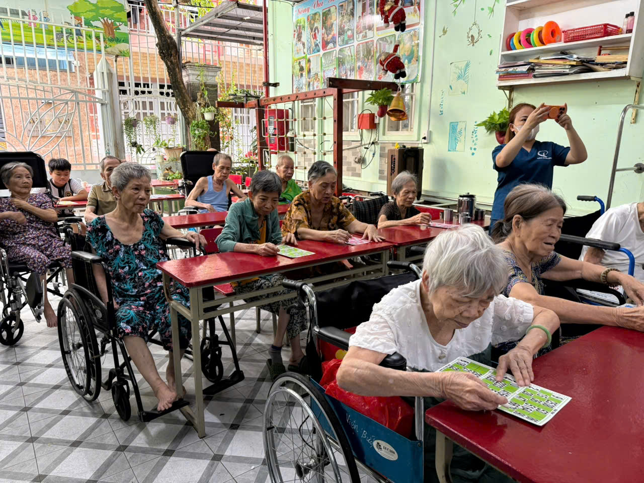 trung-tam-cham-soc-nguoi-gia-co-bac-si-truc-24-24