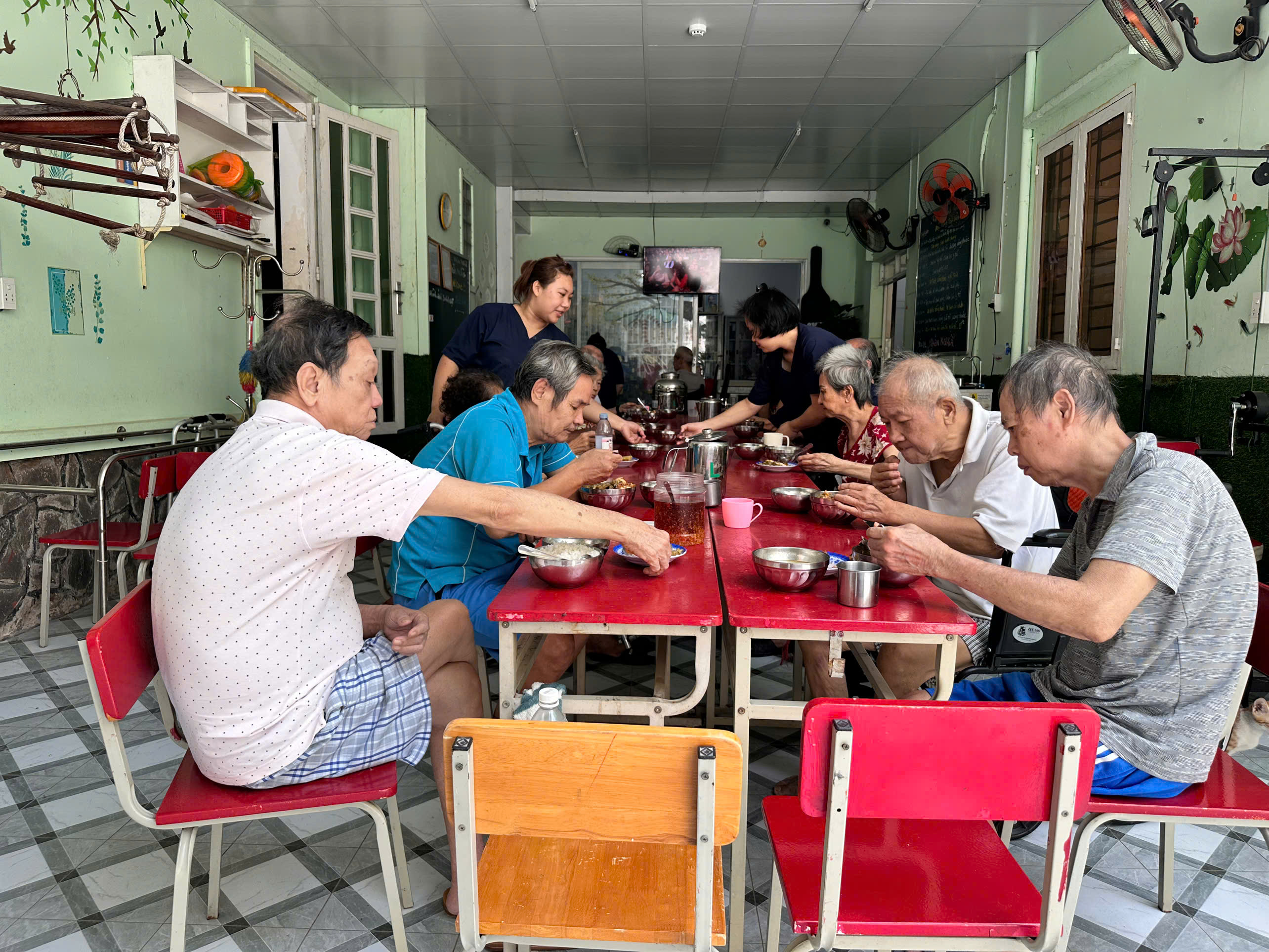 cham-soc-nguoi-gia-noi-tru